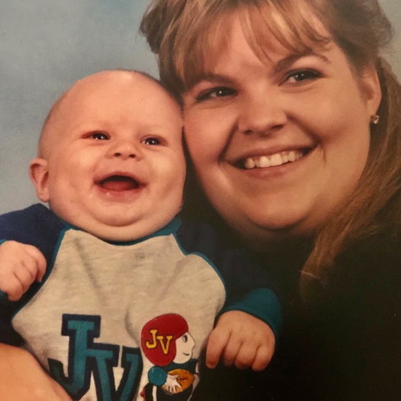 Meet your Posher, Michele,I live in Texas, I ♥️Jewlery,Hand bags, Pets, cloths! - Picture 3 of 16